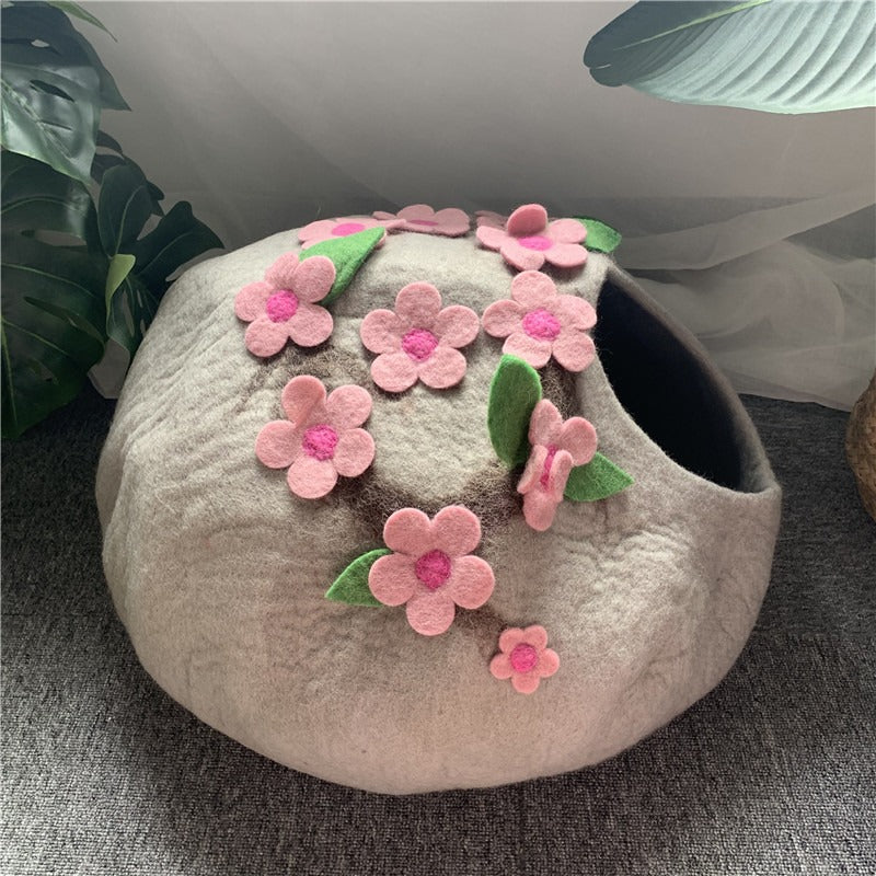 Wool Felt Cat Enclosed Bed