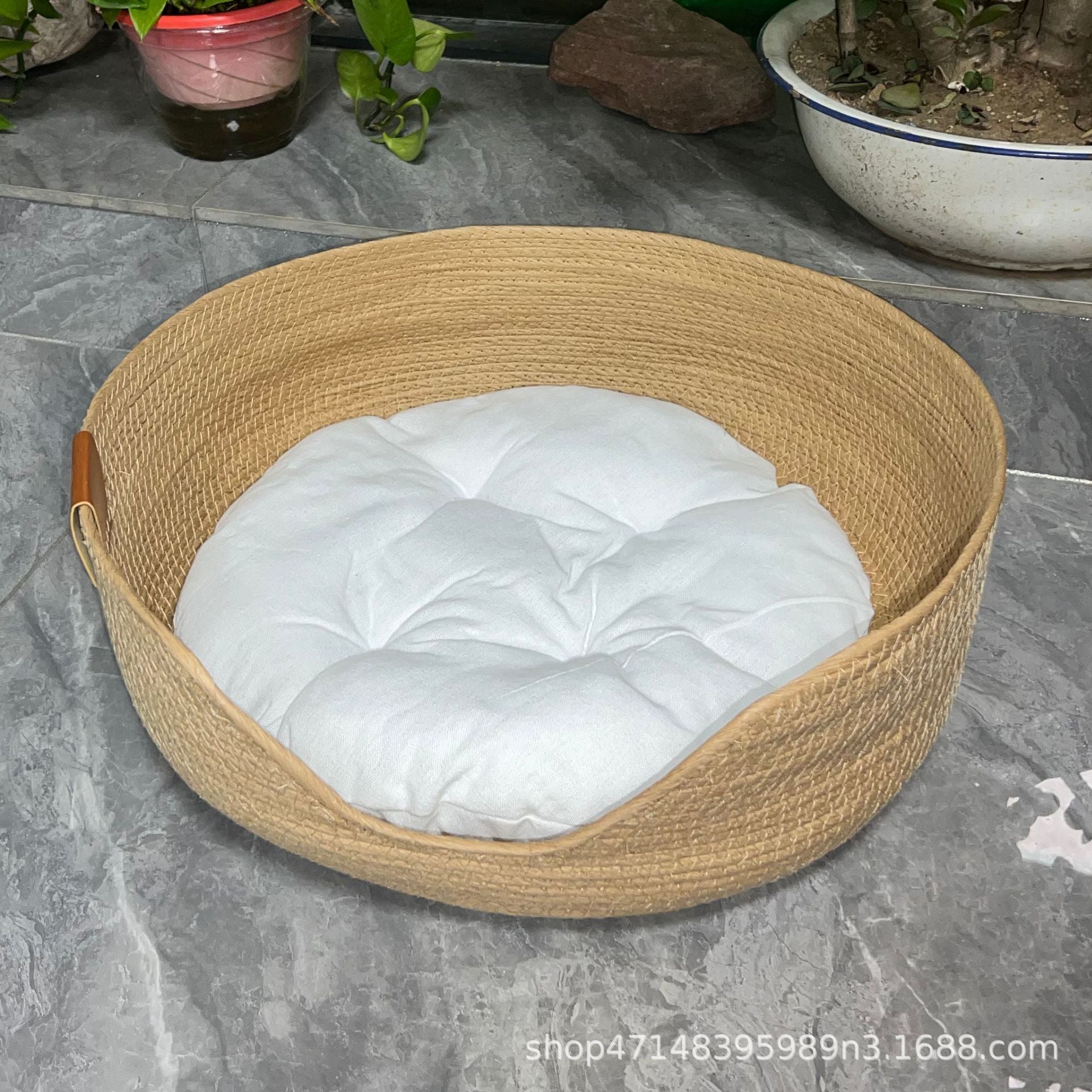 Handwoven Cat Bed with Cooling Features for Pets