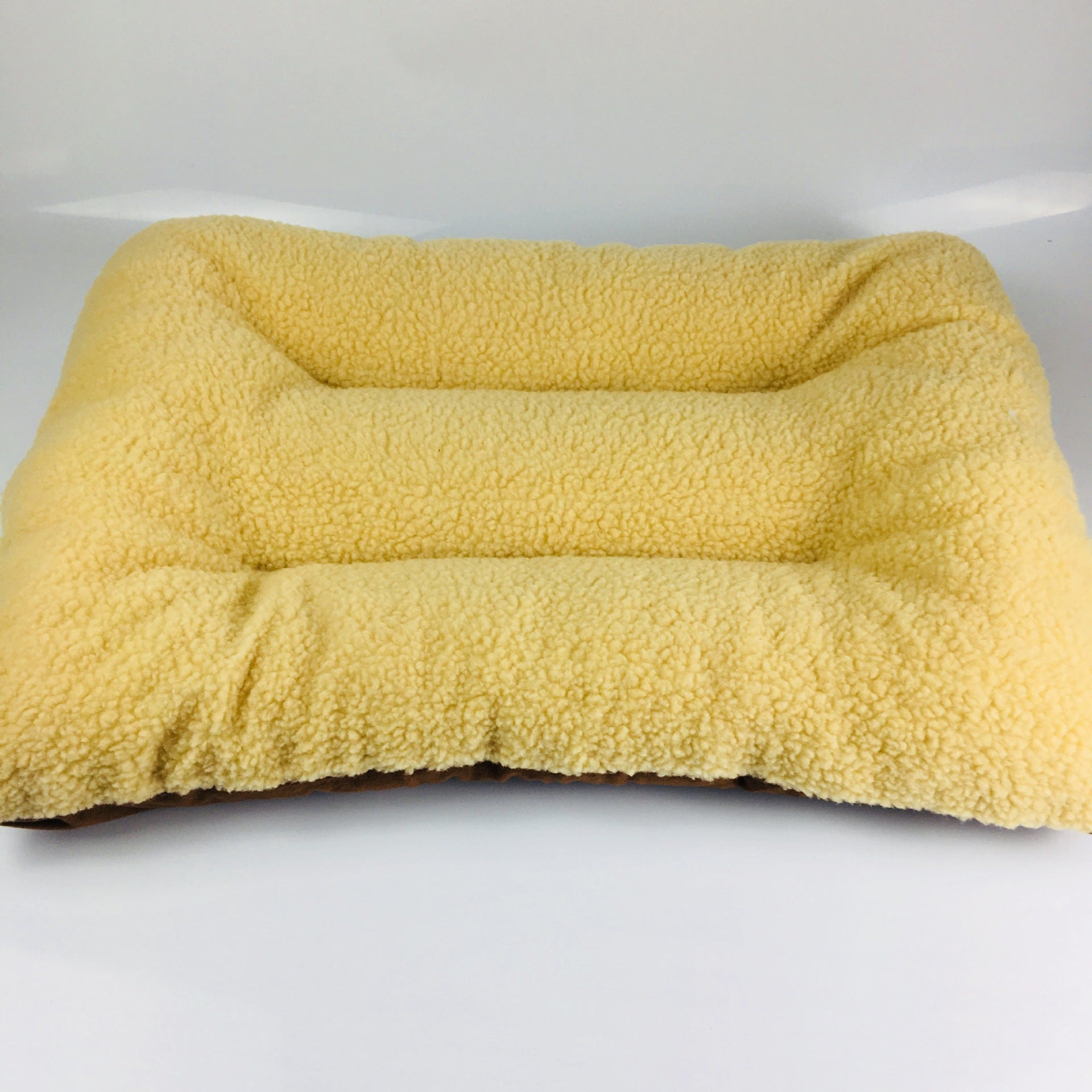 Fleece Pet Bed for Dogs and Cats, Washable Design
