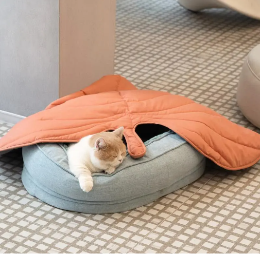 Cozy All-Season Leaf Pet Mat