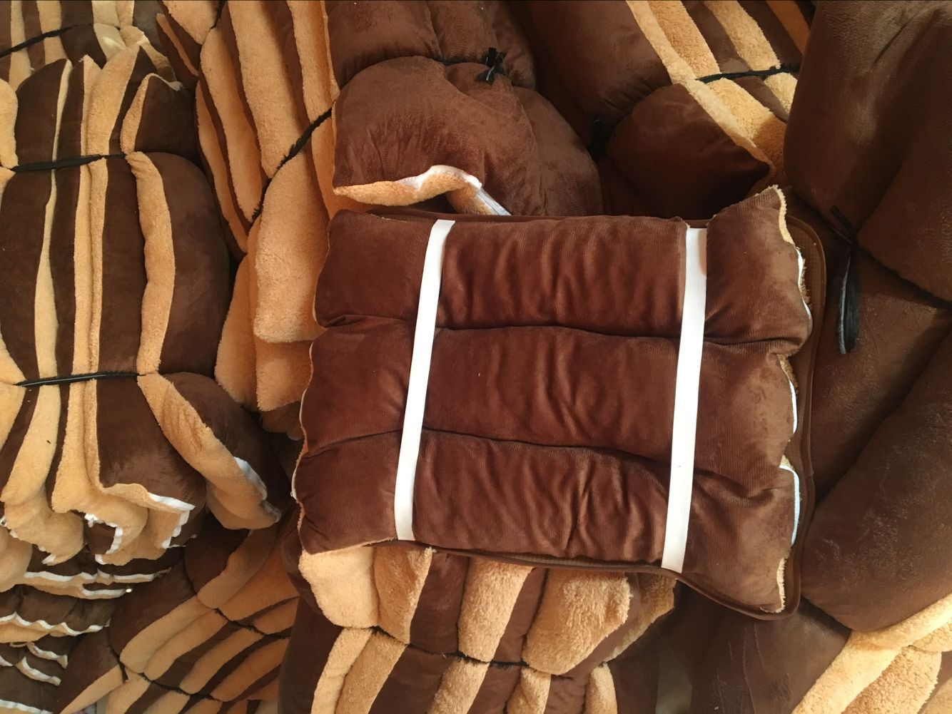 Fleece Pet Bed for Dogs and Cats, Washable Design