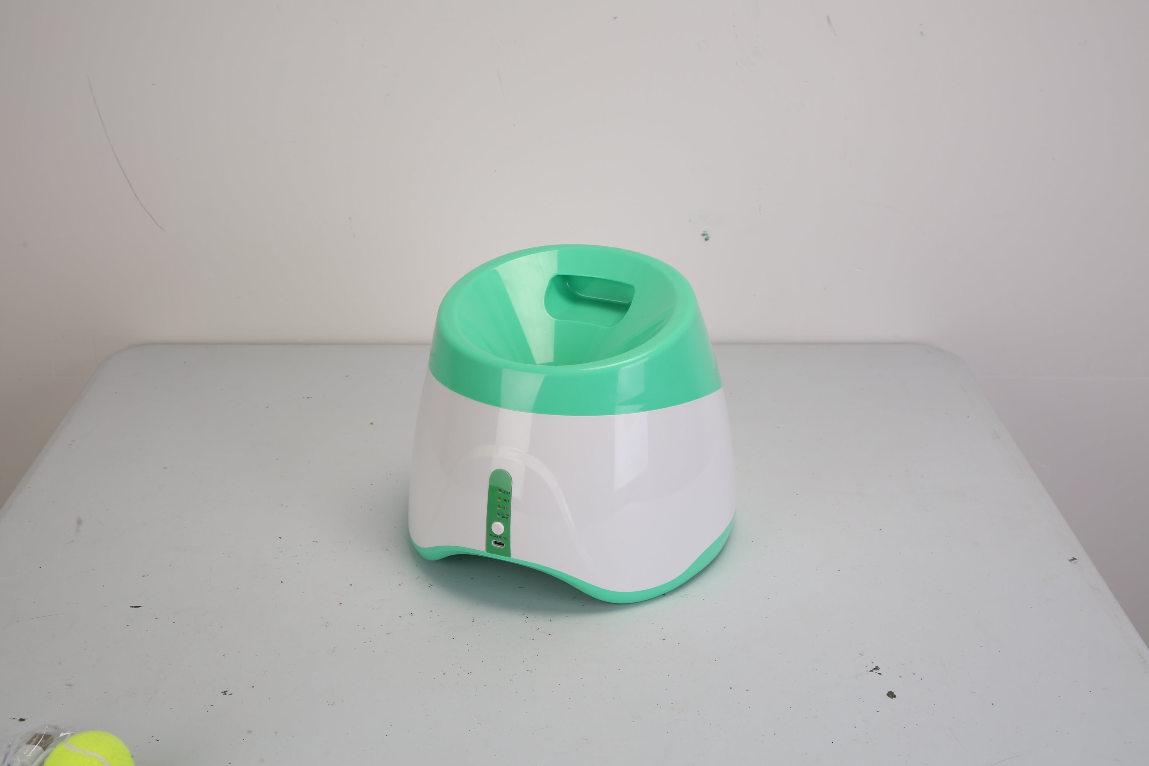 Automatic Dog Ball Launcher with 6 Balls (3 Distance Settings)