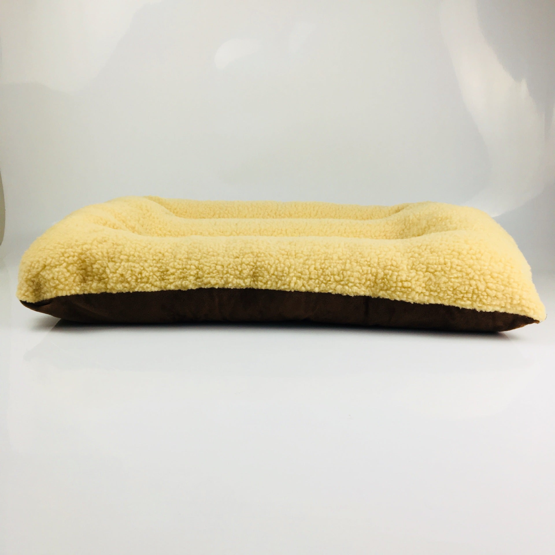 Fleece Pet Bed for Dogs and Cats, Washable Design