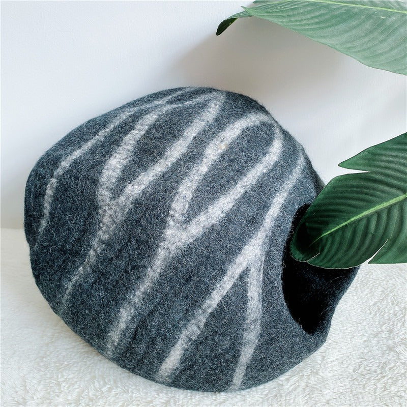 Wool Felt Cat Enclosed Bed