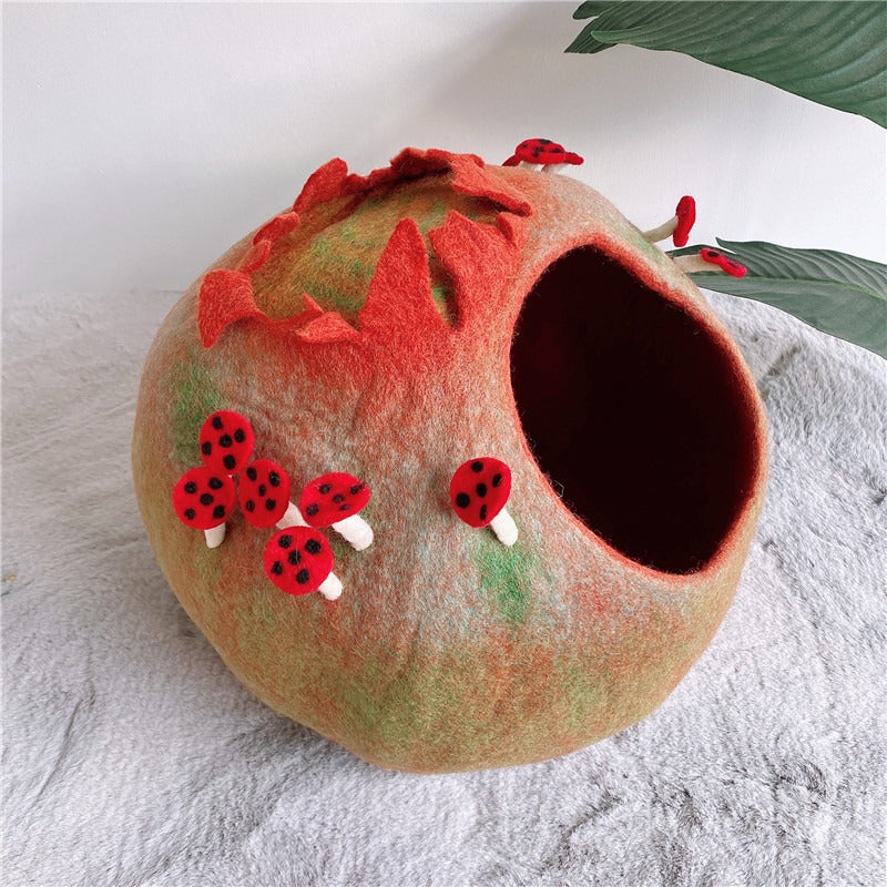 Wool Felt Cat Enclosed Bed