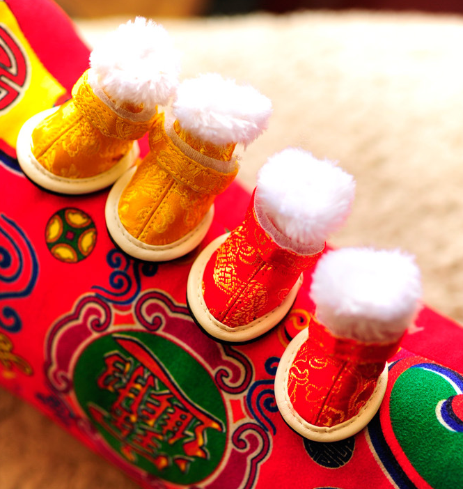 Winter Warm Pet Shoes for Dogs with Embroidery Design