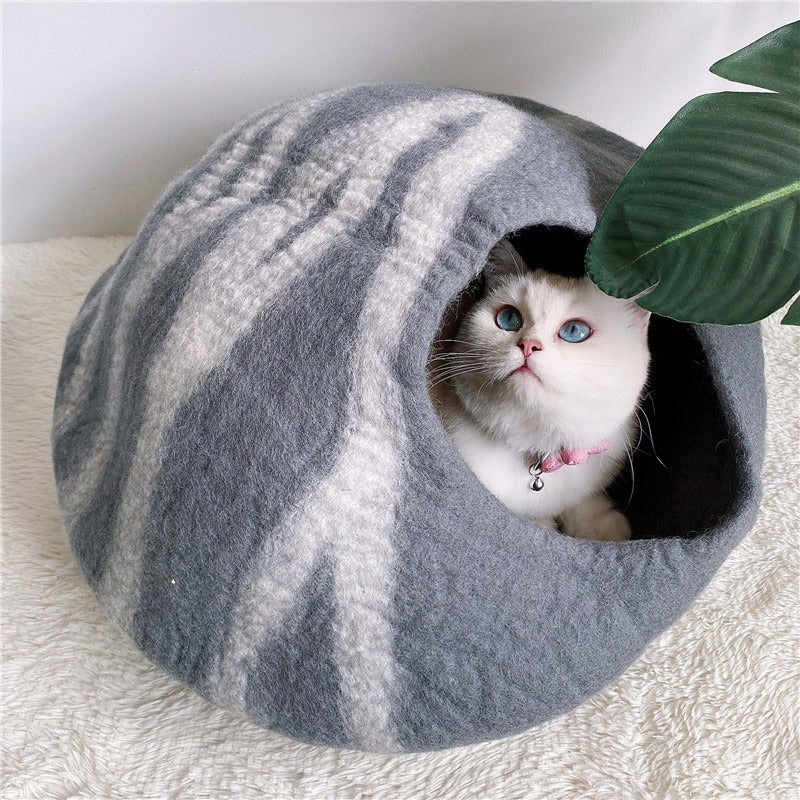 Wool Felt Cat Enclosed Bed