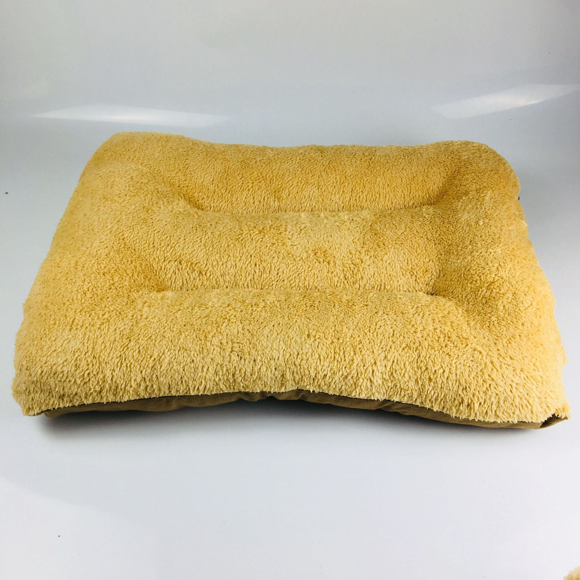 Fleece Pet Bed for Dogs and Cats, Washable Design