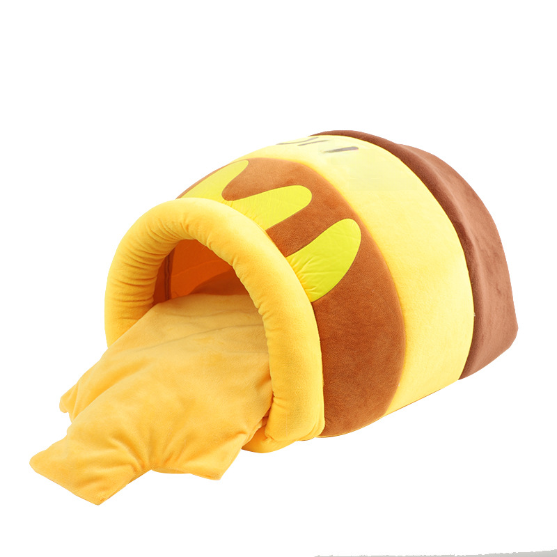 Cozy Winter Pet Bed for Cats - Washable and Comfortable