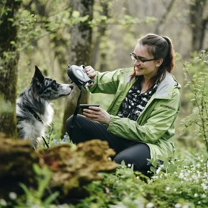 Multifunctional Dog Leash with Built-in Water Bowl